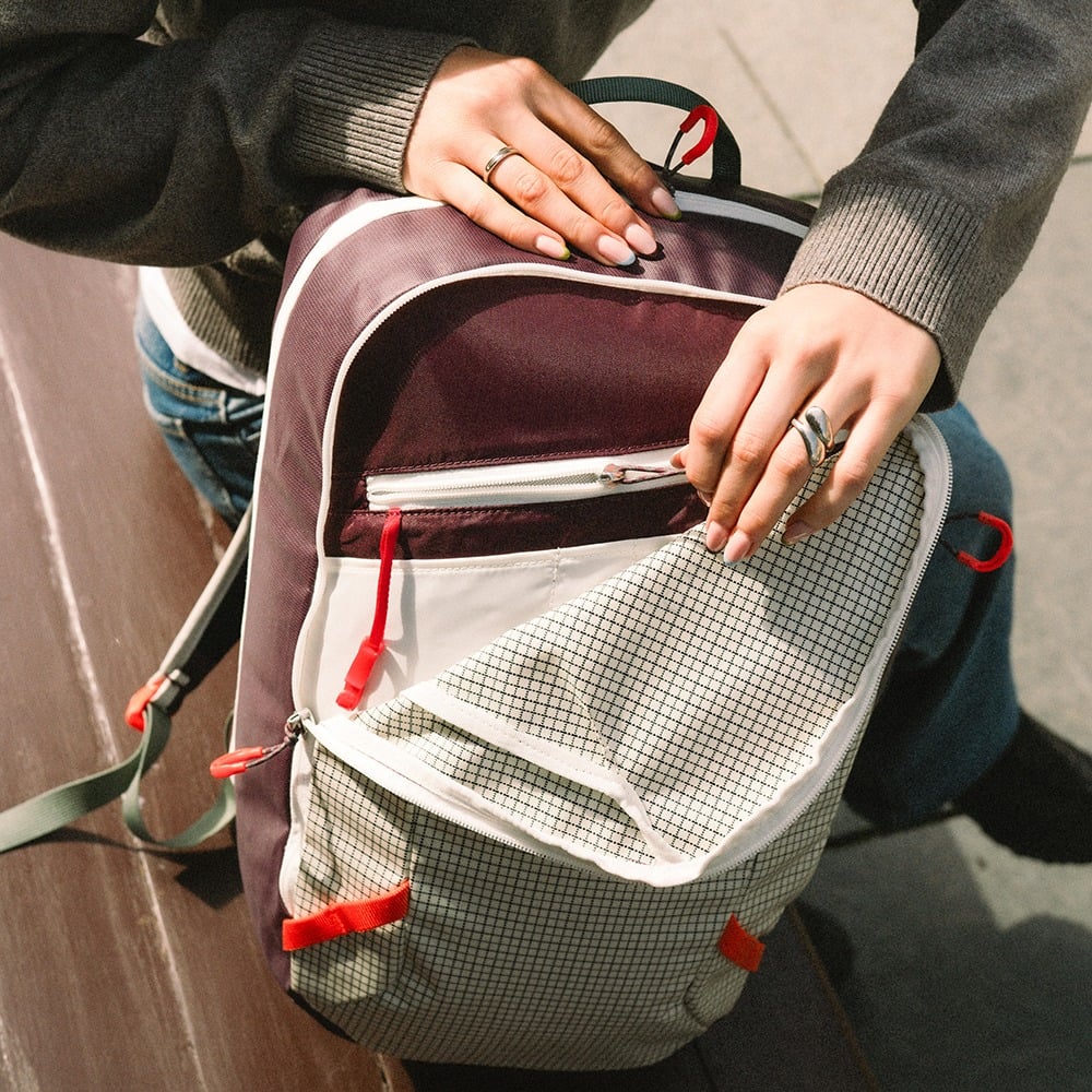 Transporter™ 20 Panel Loader Backpack Bild der Registerkarte „Details“.