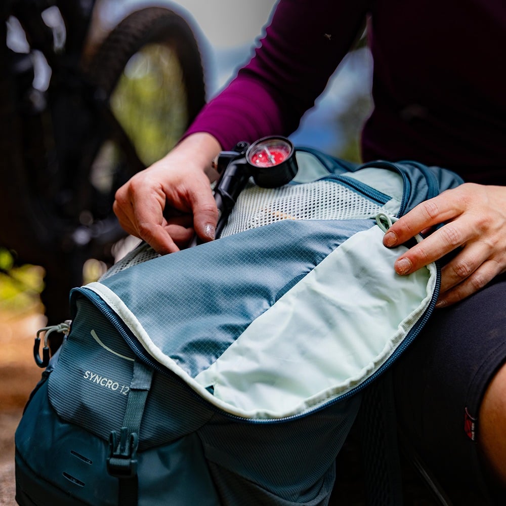 Syncro 12 Backpack spécifications onglet image un