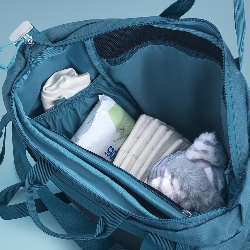 Poco™ Changing Tote detaljer flik bild.