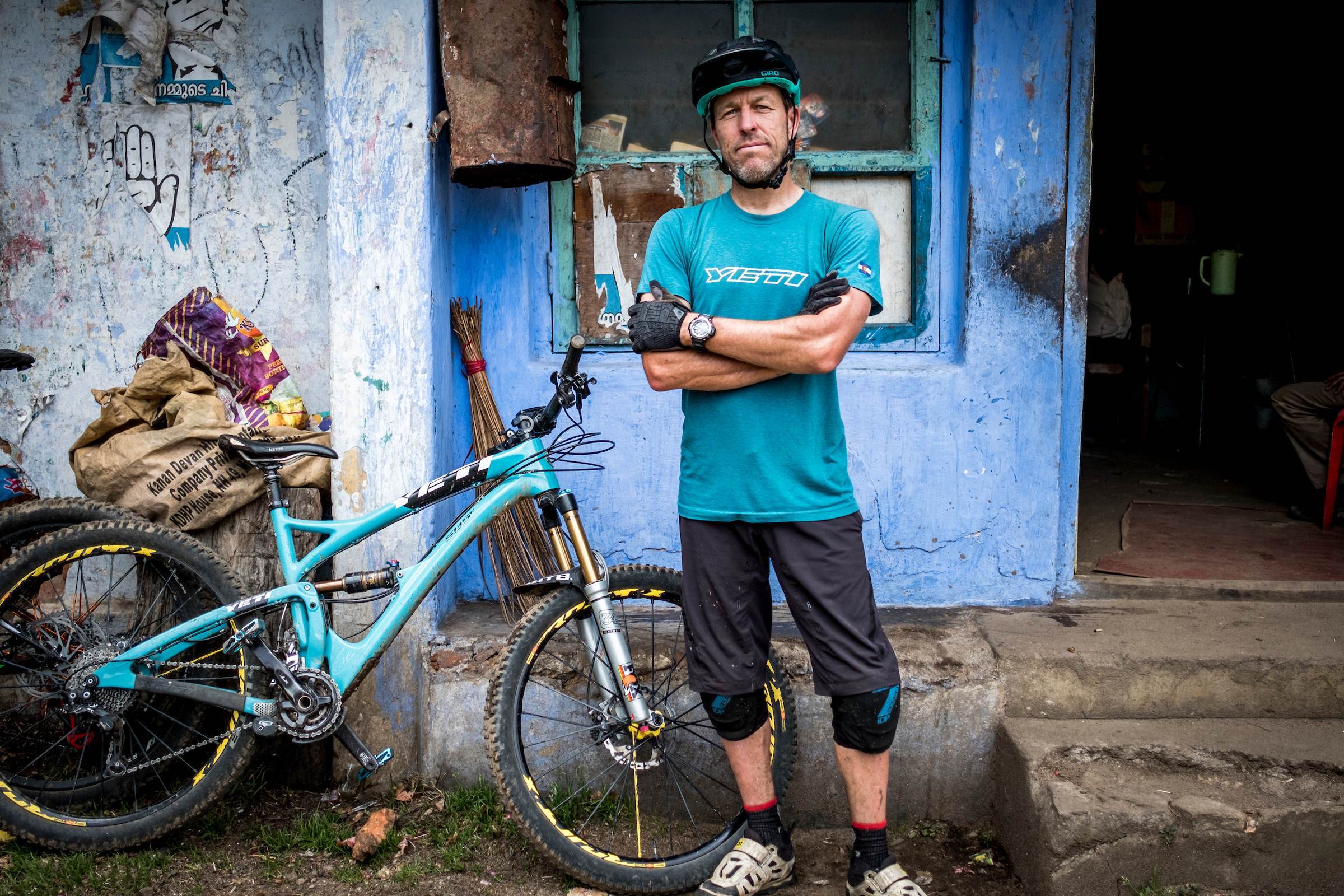Dan Milner es una figura única en el mundo del MTB. Ha combinado su pasión por el deporte con una carrera de por vida en fotografía/periodismo de aventuras y deportes. Su trabajo le ha llevado a rodar y viajar desde Etiopía hasta Afganistán y más allá.