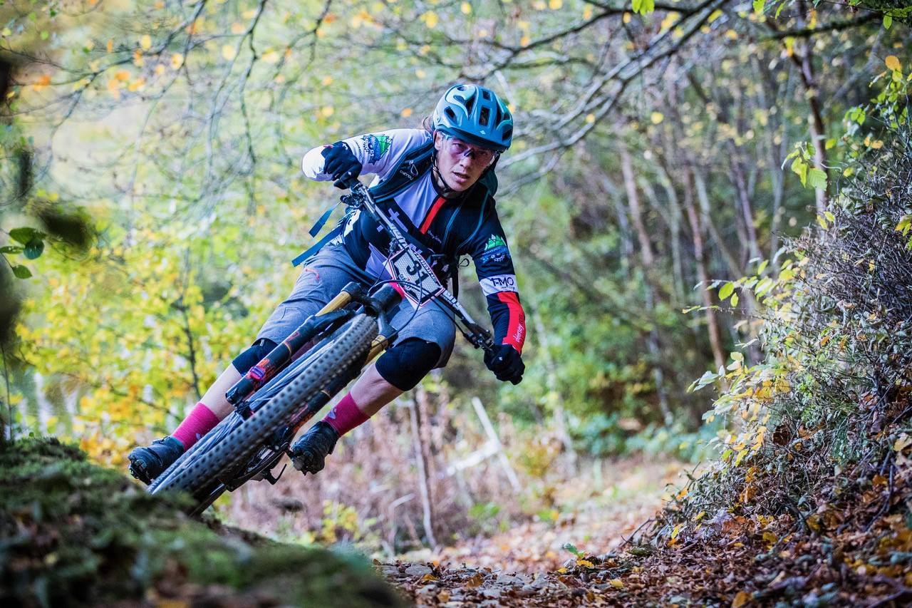 Tracy, una de las ciclistas de montaña más exitosas de todos los tiempos, comenzó su carrera en descenso en 1994. Desde entonces ha ganado varias competiciones, incluyendo varios Campeonatos del Mundo, tres victorias en la Serie de Enduro y siete victorias en el Campeonato Nacional Británico de Descenso.