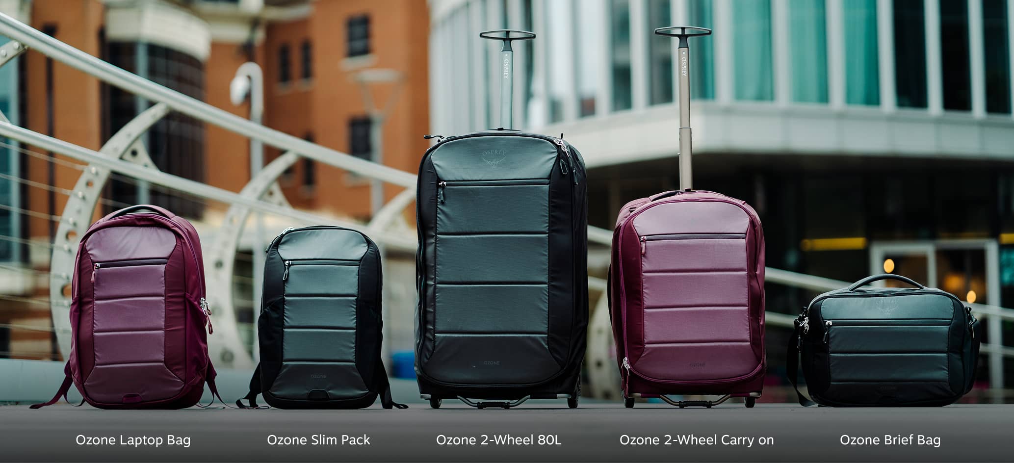 Auswahl an Osprey Ozone Reisetaschen in verschiedenen Stilen und Farben, darunter Laptop Bag, Slim Pack, 2-Wheel 80L, 2-Wheel Carry On und Brief Bag.
