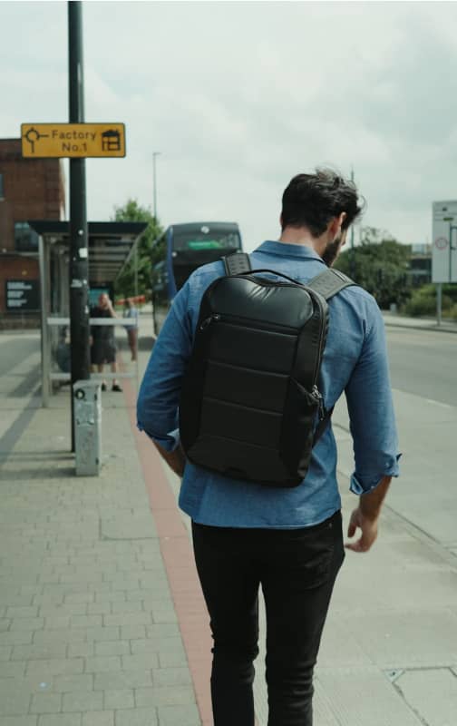 Mann mit Rucksack
